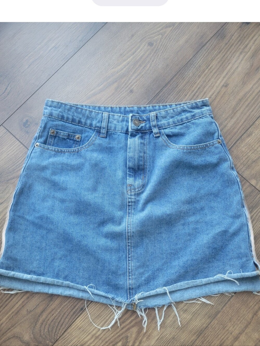 Vintage-Vibe High-Rise Light Wash Denim Mini Skirt with Frayed Cuffed Hem Med